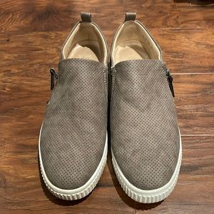Soul Naturalizer grey suede size 8.5
